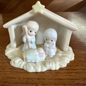 Precious Moments Sugar Town Mini Nativity Scene 1 Piece Figurine 1992  #529508